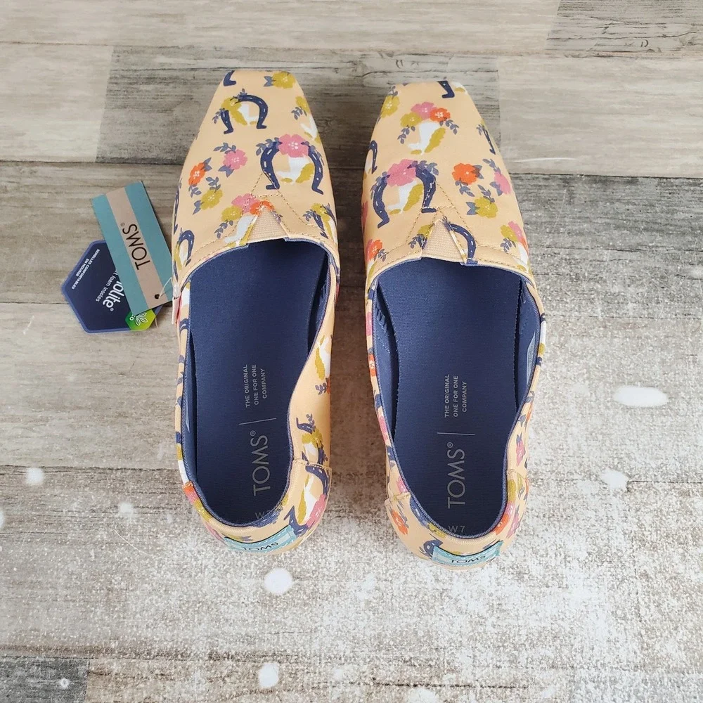 Toms Alpargata Shoes Womens Sz 7 Apricot Floral Horses Print Canvas Slip On